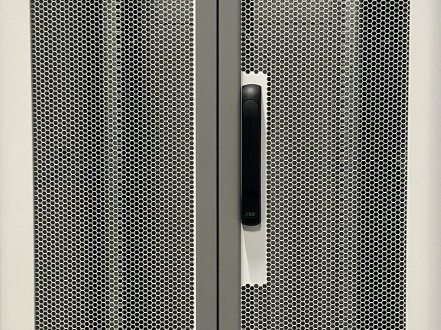 Custom rack and PDU solution for a public IT organization