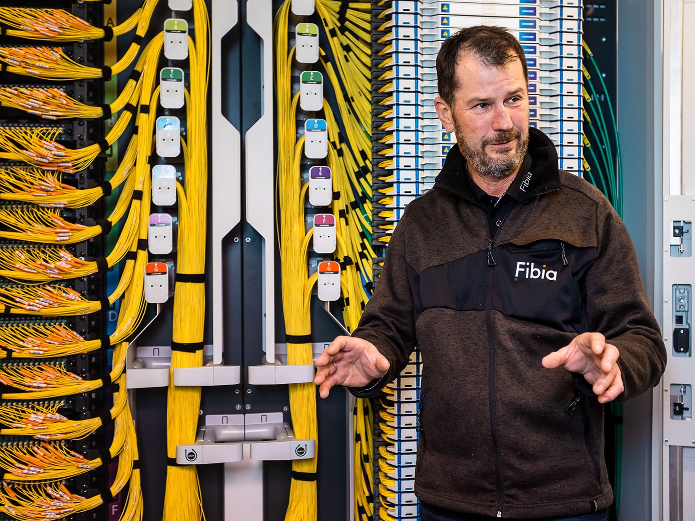 1.100 fiber installations in one rack save space and make troubleshooting faster